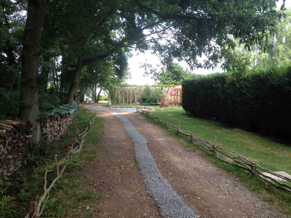Roulotte Du Petit Bois Villa Theillement Luaran gambar