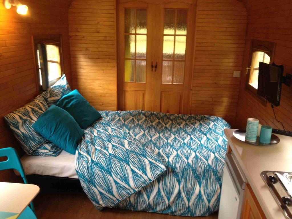 Roulotte Du Petit Bois Villa Theillement Bilik gambar